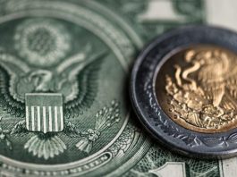 Peso roza las 16 unidades