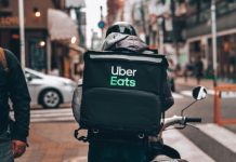 Plataformas digitales preparan acceso a la seguridad social para los repartidores en México