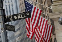 Wall Street sube gracias a avance de Amazon que compensa la caída de Apple