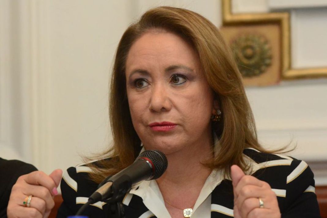 1Yasmin Esquivel
