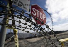 Estados Unidos violó tratados internacionales al construir un muro sobre el río Tijuana