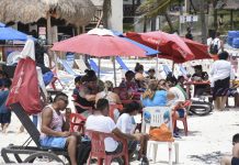 Abarrotadas: así lucen las playas de México pese a advertencia de tercera ola de COVID