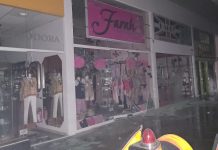 Llamas consumen 7 locales en plaza Ánimas