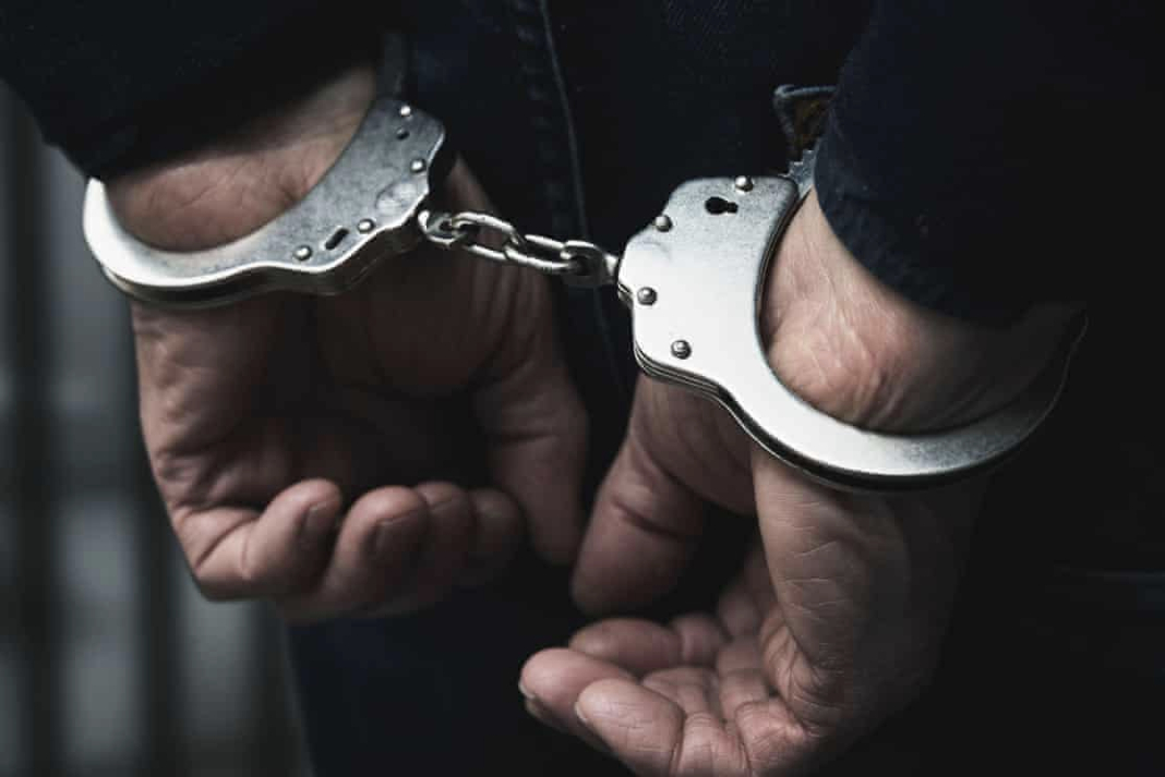 ESPOSAS DETENIDO