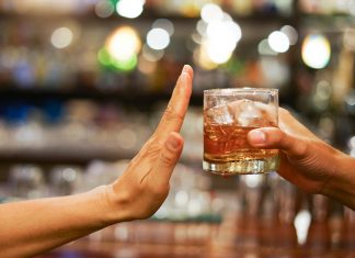 Beber alcohol aumenta el riesgo de 10 tipos de cáncer