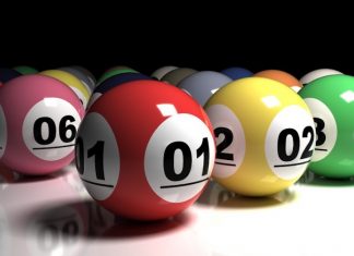 5 loterías que te gustaría haber conocido antes Esferas del sorteo de lotería powerball y mega millions