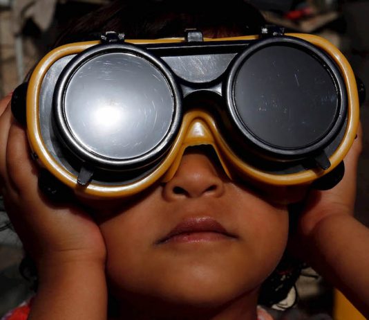 ¿Cómo ver y fotografiar el eclipse solar de forma segura?