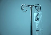 Enfermeros del Hospital Luis F. Nachón protestan en Xalapa