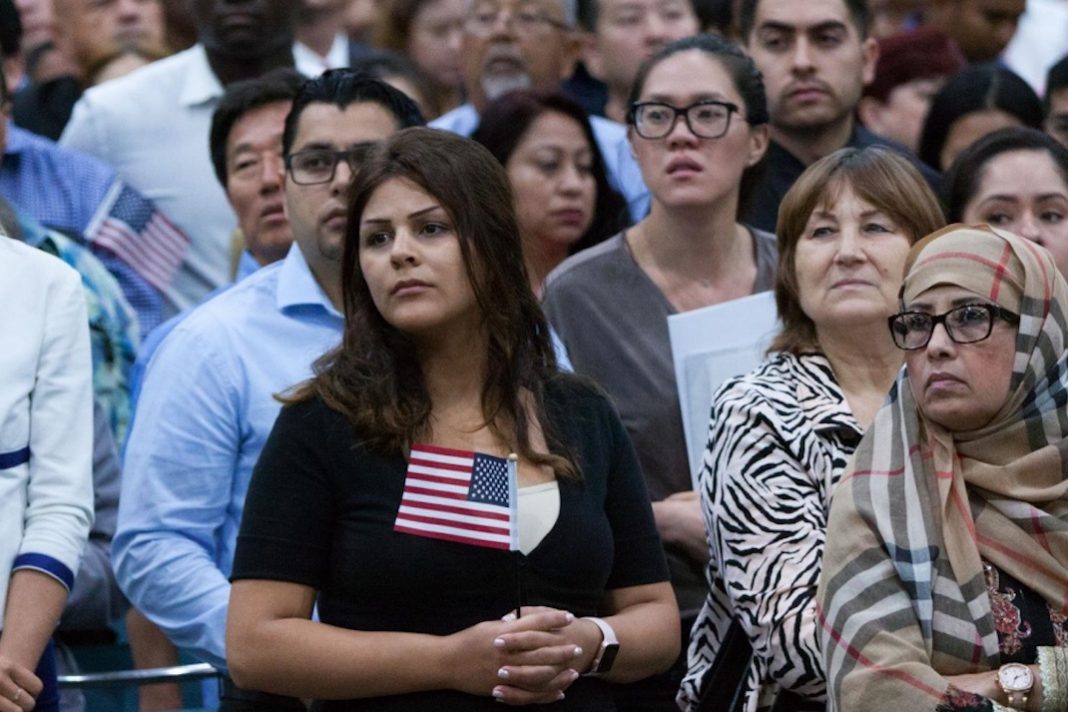 migrantes-latinos-ciudadania-eu-ef