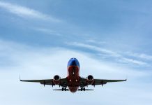 Autoridades de EU reabren el espacio aéreo en El Paso tras descartar amenazas