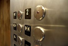 ¿Para qué sirven los espejos en los ascensores?