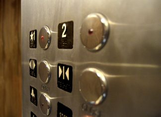 ¿Para qué sirven los espejos en los ascensores?