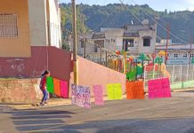 Vuelven a bloquear carretera por temor a liberación de maestro acusado de acoso a alumnas en Jilotepec