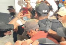 Con gorra y chanclas, ex fiscal Jorge Winckler ingresa al penal de Pacho Viejo