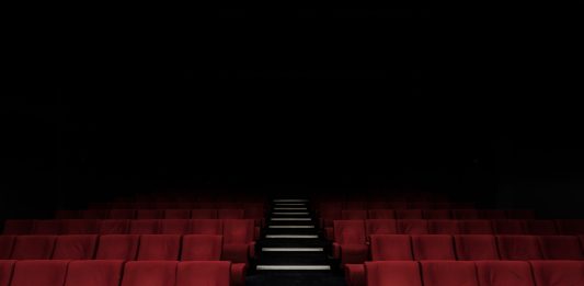 Alejandro Albarracín ensalza la capacidad del teatro para “hacerse preguntas”