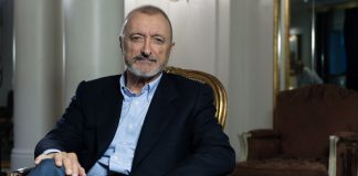 Arturo Pérez-Reverte publicará en octubre La hipótesis más peligrosa