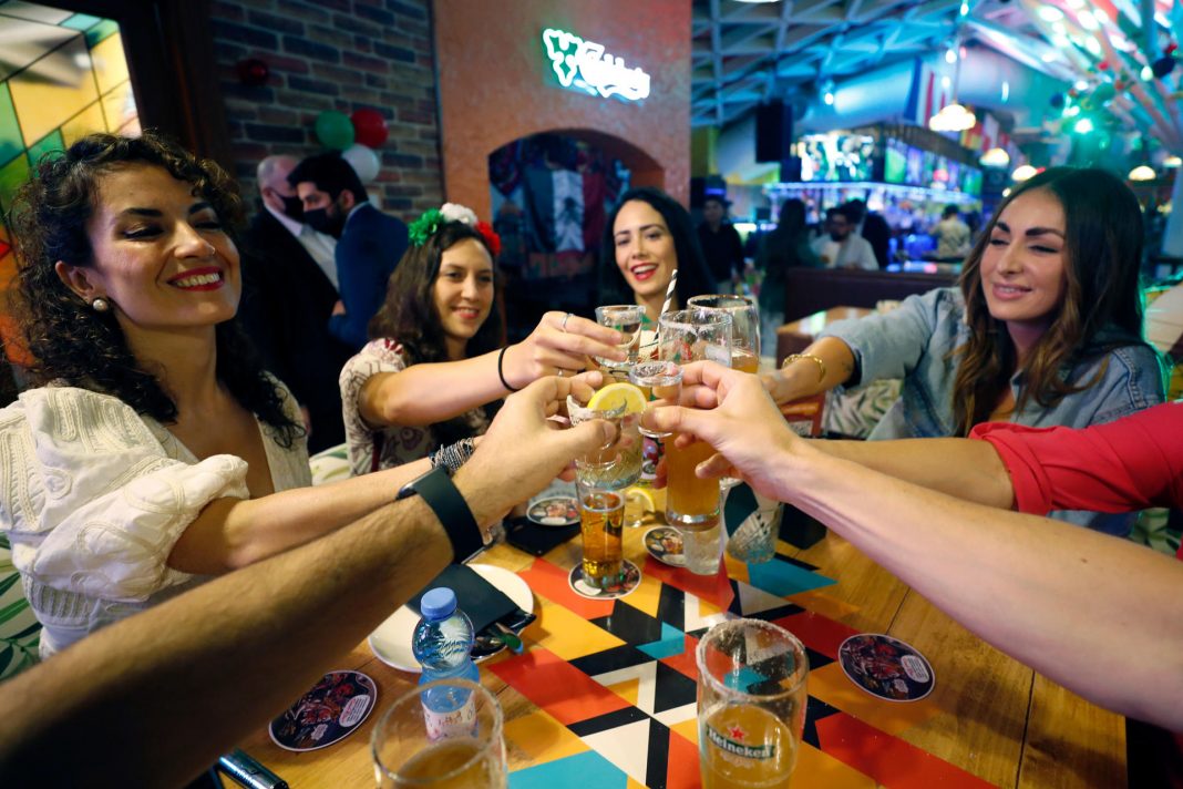 Fútbol, fiesta y gastronomía, los lazos de la comunidad latina en Catar