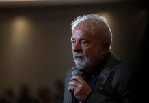 Lula y Flávio Bolsonaro en choque frontal por el control de Brasil
