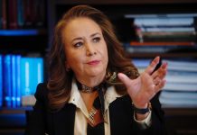Solicitan al INE que pida a la UNAM dictamen sobre tesis de Yasmín Esquivel