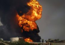 Enciende el interruptor y explosión de gas lo vuela a la calle (VIDEO)