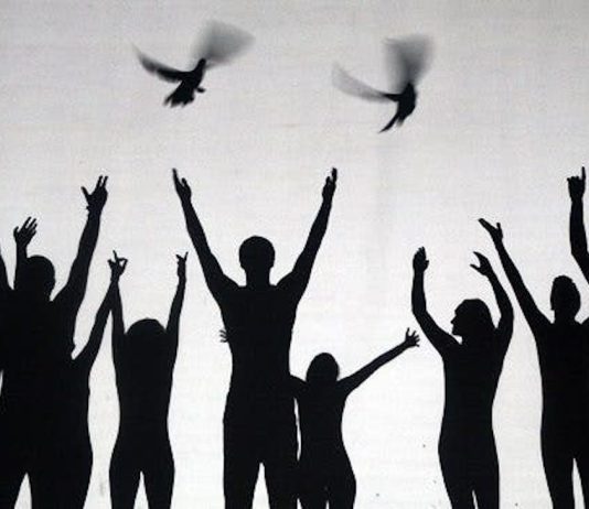 ‘La camarera del Embassy’, una novela que advierte de que las libertades se pueden perder