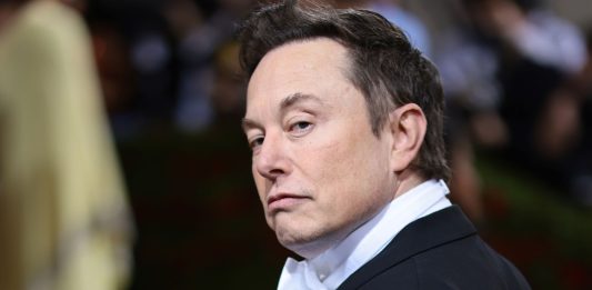 Demandan a Twitter por no pagar desde compra de Elon Musk