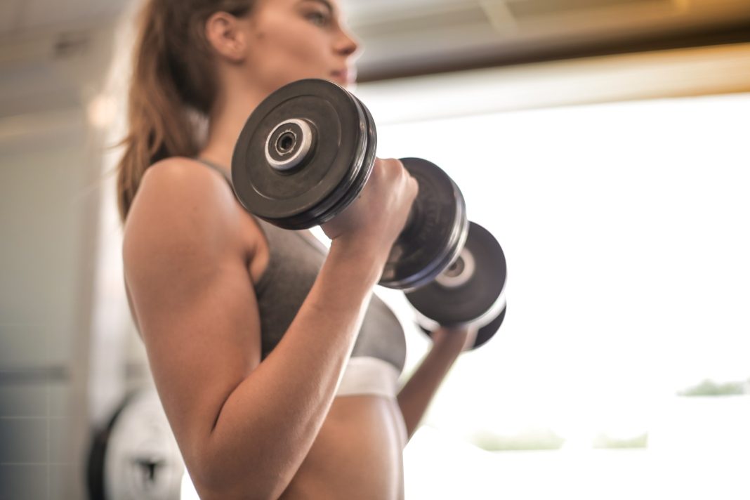 pesas-gimnasio-ejercicio