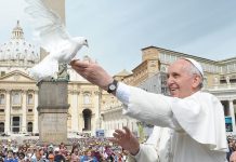 Papa: La paz no se construye con las armas, sino abriendo los corazones