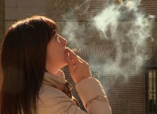 Fumar tabaco al aire libre: Las consecuencias de la inhalación pasiva