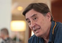 El director del Instituto Cervantes recibe el premio Juchimán de Plata en México
