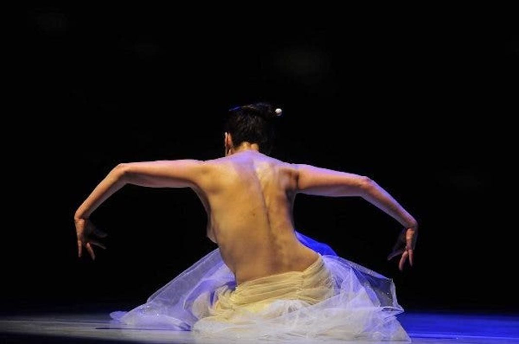 espalda mujer baile