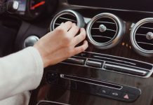 Hombre destroza auto de su vecina por tener la música alta