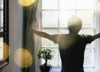 Los riesgos de levantarse a las cinco de la mañana por una tendencia viral