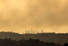 Incendios sin control acorralan a Los Ángeles