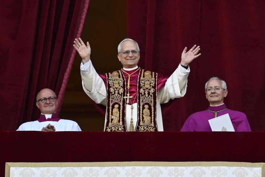 El nuevo papa, LeÛn XIV, tambiÈn tiene la nacionalidad peruana