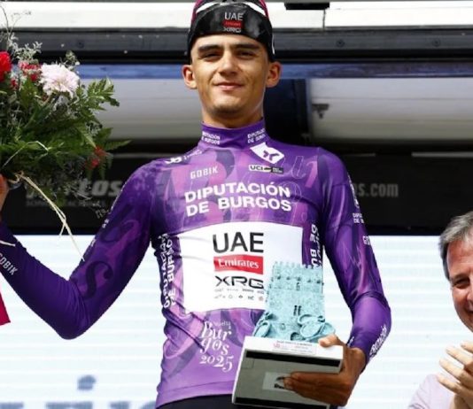 Isaac del Toro renueva contrato con el UAE Team Emirates