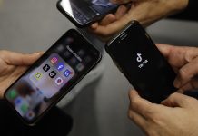 TikTok persigue ganancias a través de inseguridades de adolescentes