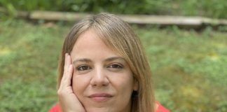 Aroa Moreno: “Franco murió en la cama, pero la dictadura lo hizo en la calle”