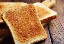 Congelar el pan antes de tostarlo es más saludable, aseguran expertos