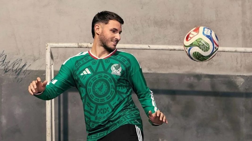 Santiago GImenez Selección