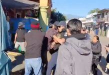 Denuncian represión policial en Coatepec contra comerciantes