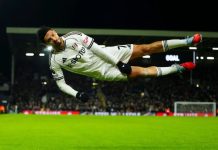 Raúl Jiménez marca de penalti ante el Manchester United y llega a 200 goles en su carrera