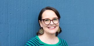 La autora de cómic Raina Telgemeier: “En EU muchos quieren controlar lo que la gente lee”