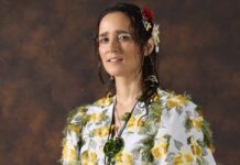 Cuestionan a Julieta Venegas en todo su canal de YouTube