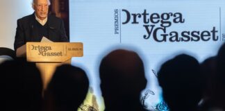 El éxito de un periodista “no está en ser leído sino en ser creído”: Manuel Vicent