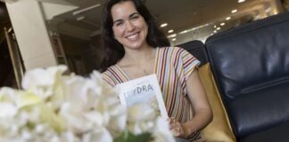 De fenómeno en redes a la librería: el viaje paralelo de Irene Nortes y su novela ‘Hydra’