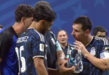 Jugadores de Argentina hallan botella del portero inglés Pickford con ‘acordeón’ para los penaltis