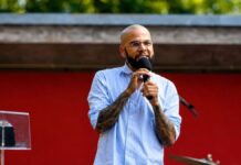 Dani Alves da polémico discurso como predicador