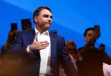 Eligen a Flávio Bolsonaro como candidato a la presidencia de Brasil que disputará a Lula da Silva