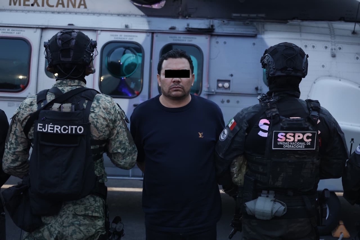 R1 Carlos Manzo